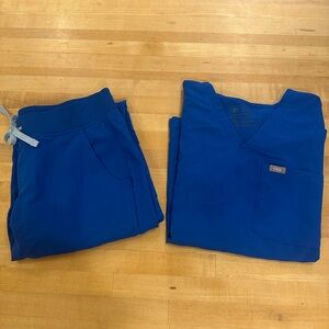 Figs blue caterina top size M, Zamora joggers size M/P bottoms (regular waisted)